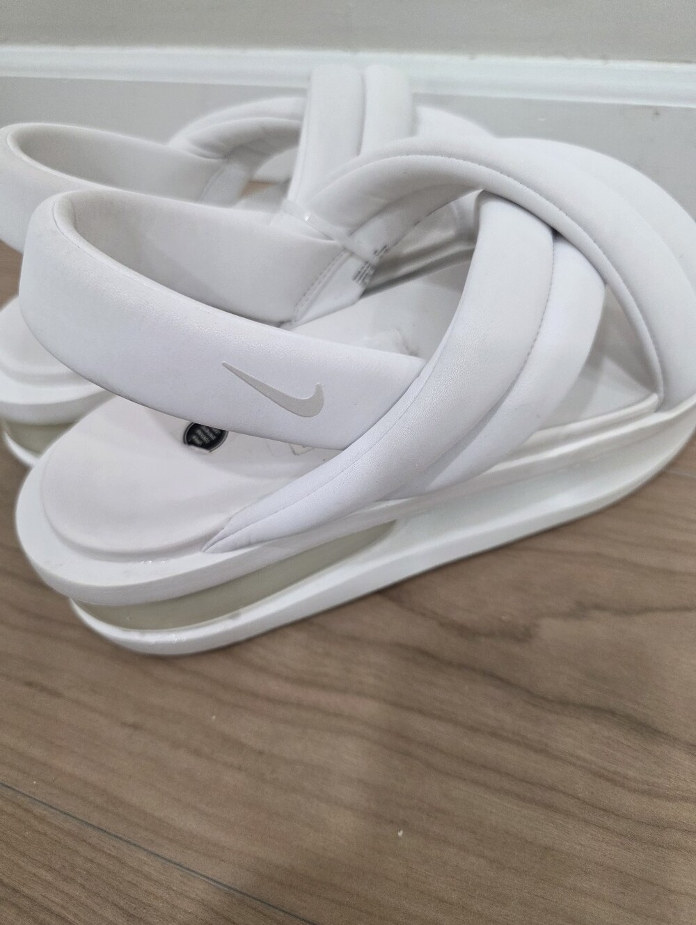 Nike Air Max Isla Sandals Womens 11 Shoes Summit White Platform Chunky Slingback - Picture 7 of 9